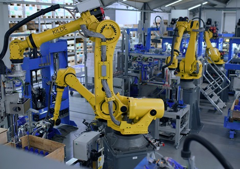 Robots working at the AVK factory